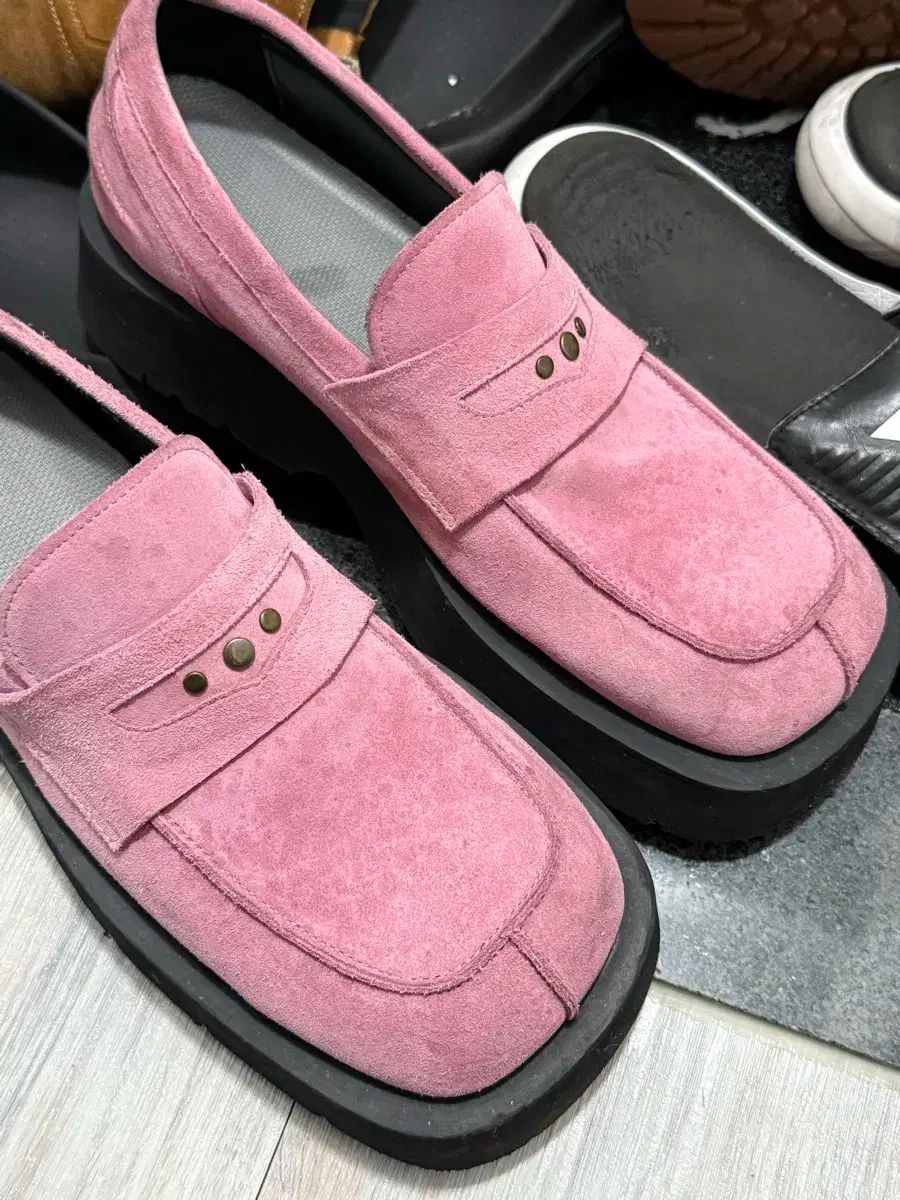 アンダースンベル ピンク ローファー