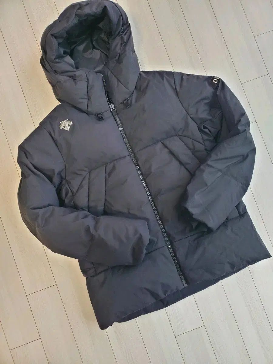 DESCENTE ユニセックス スキートラベル ボリューム ダウン ダウンジャケット S8423SDJ79 サイズM