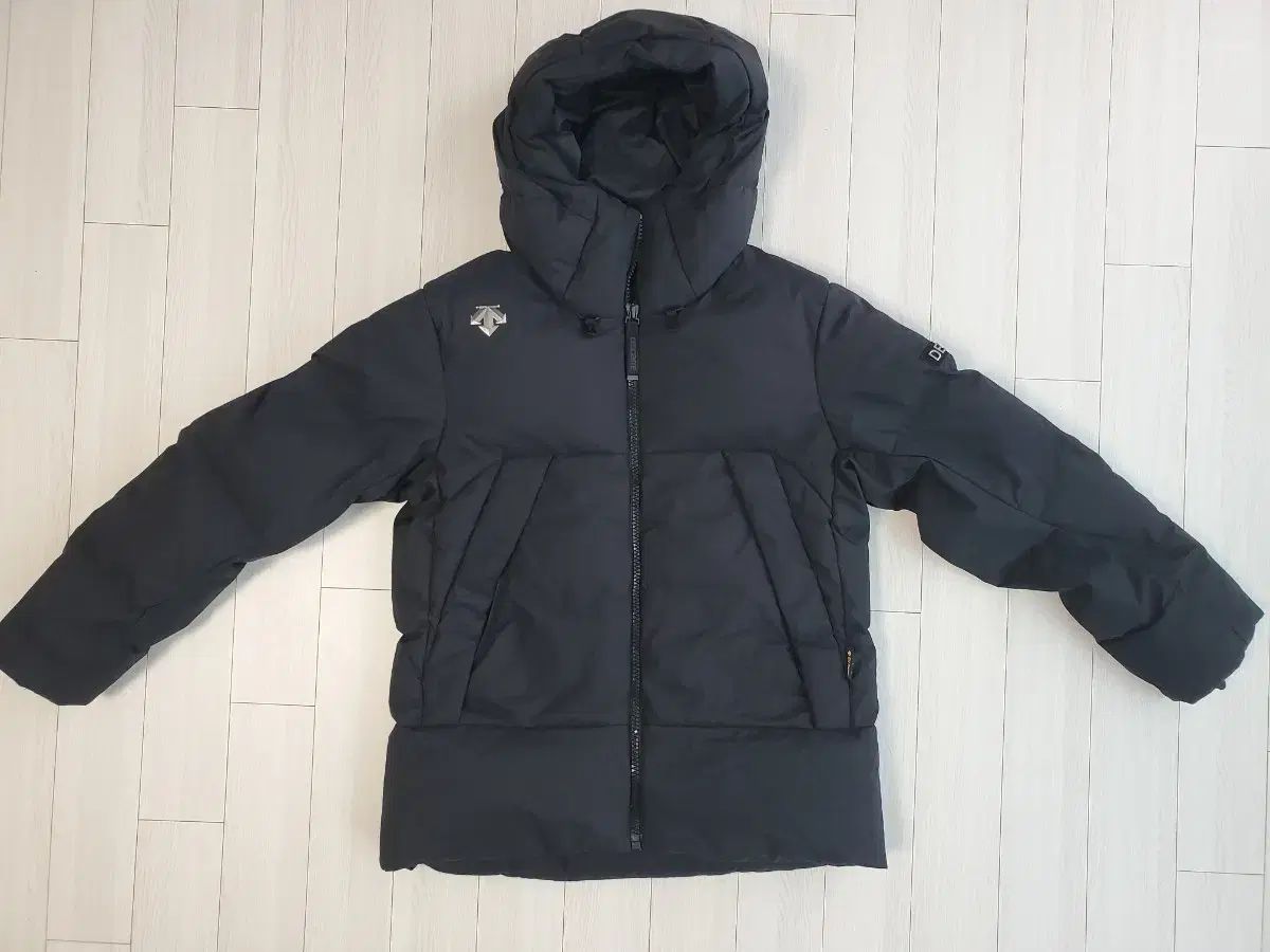 DESCENTE ユニセックス スキートラベル ボリューム ダウン ダウンジャケット S8423SDJ79 サイズM