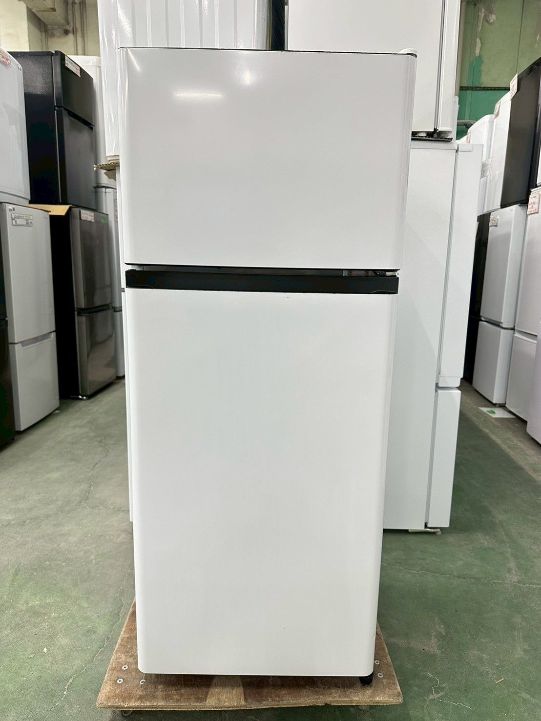 大阪送料無料★3か月保障付き★冷蔵庫★2021年★HR-B1202★IR-697 高年式】大阪送料無料☆3か月保障付き☆冷蔵庫☆ハイセンス☆2ドア