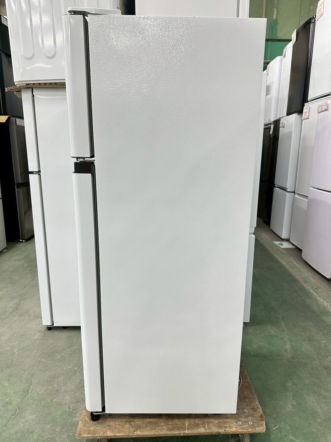 大阪送料無料★3か月保障付き★冷蔵庫★2021年★HR-B1202★IR-697 高年式】大阪送料無料☆3か月保障付き☆冷蔵庫☆ハイセンス☆2ドア