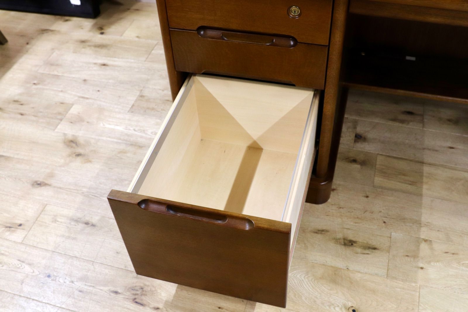 GMIK614○karimoku / カリモク コロニアル ヴィンテージ デスク 書斎机