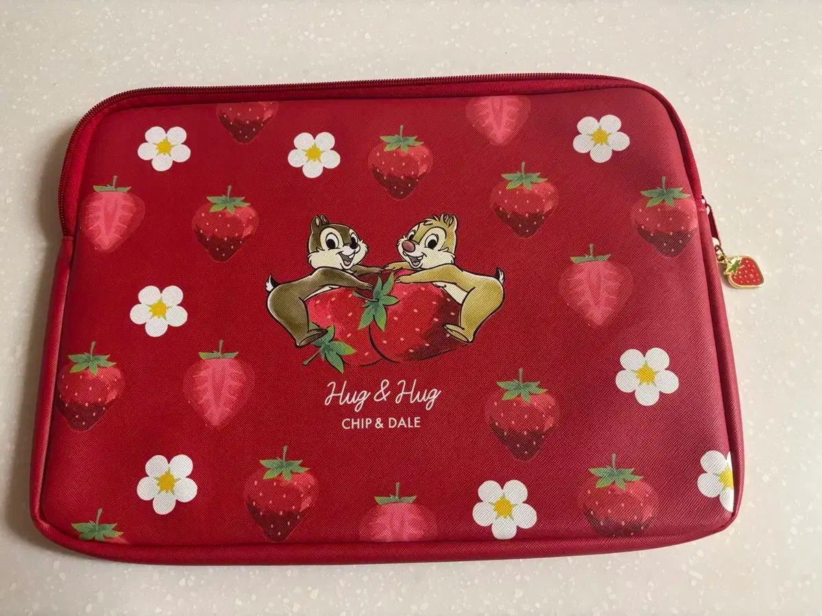 Disney ディズニー チップ-デール イチゴ ノートパソコン ポーチ