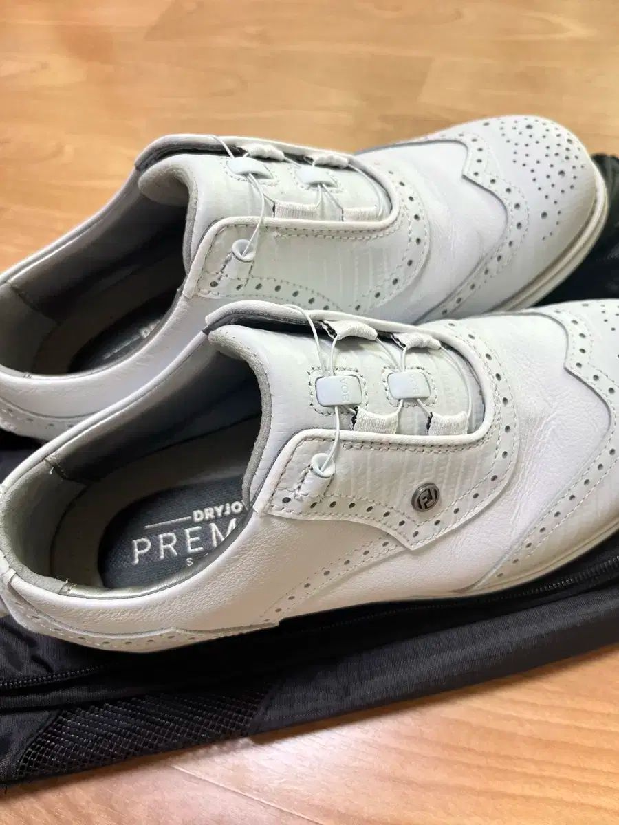 ゴルフシューズ