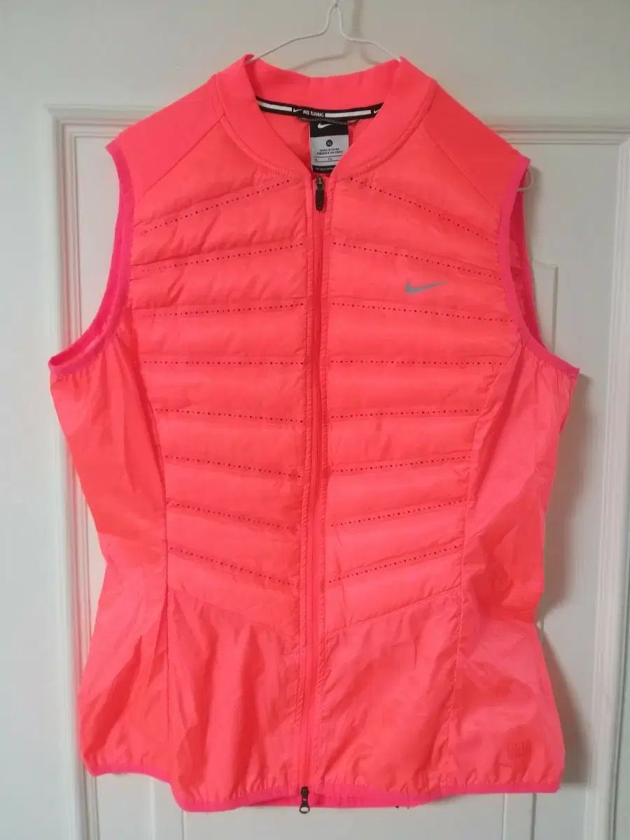 ナイキ エアロロフト グース ベスト