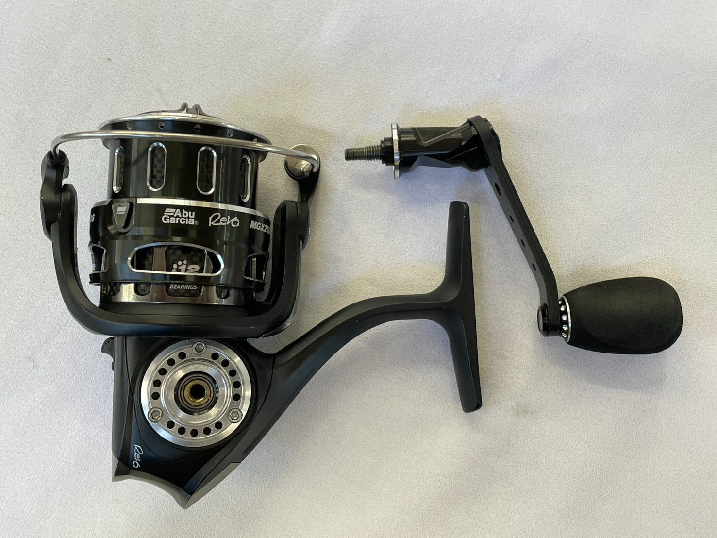 アブガルシア レボMGX2500S スピニングリール ブラックバス シーバス エギング チニング ABU GARCIA ゼノン MGXtreme 07m