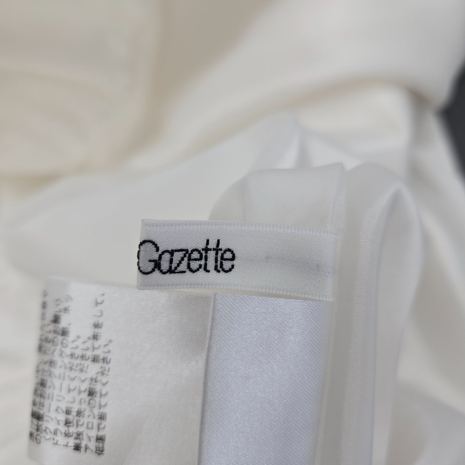 ウィムガゼット タフタケープブラウス