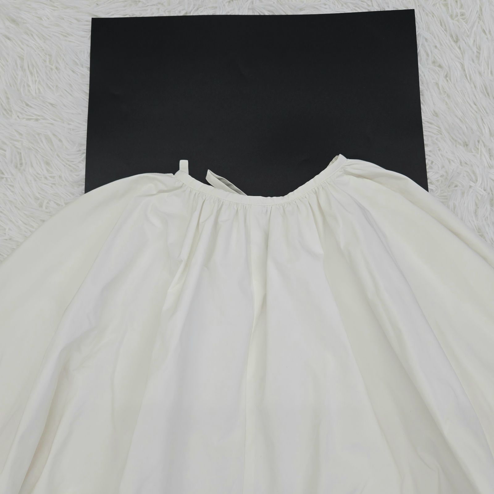 タフタケープブラウス