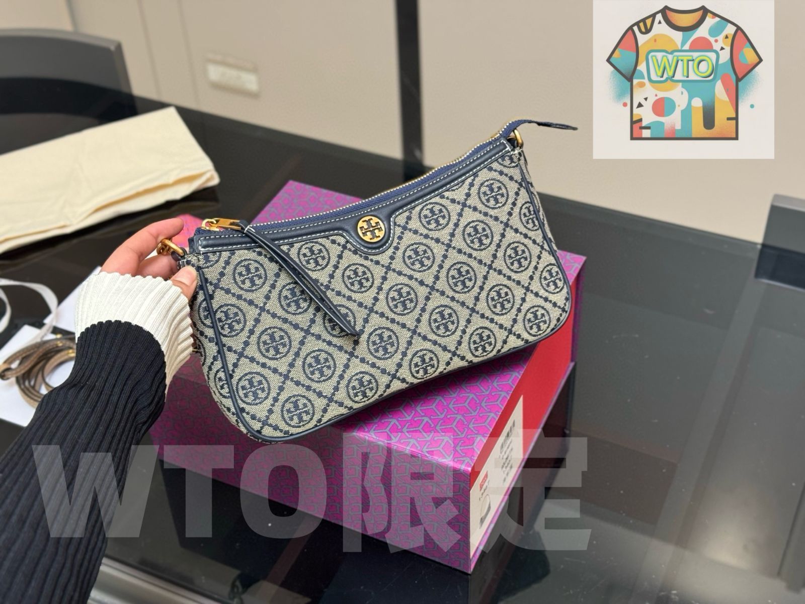 今日 Tory Burch トリーバーチ アームポーチ 折りたたみボックス付き シリーズ サイズは25×15cmです-WTO輸入1