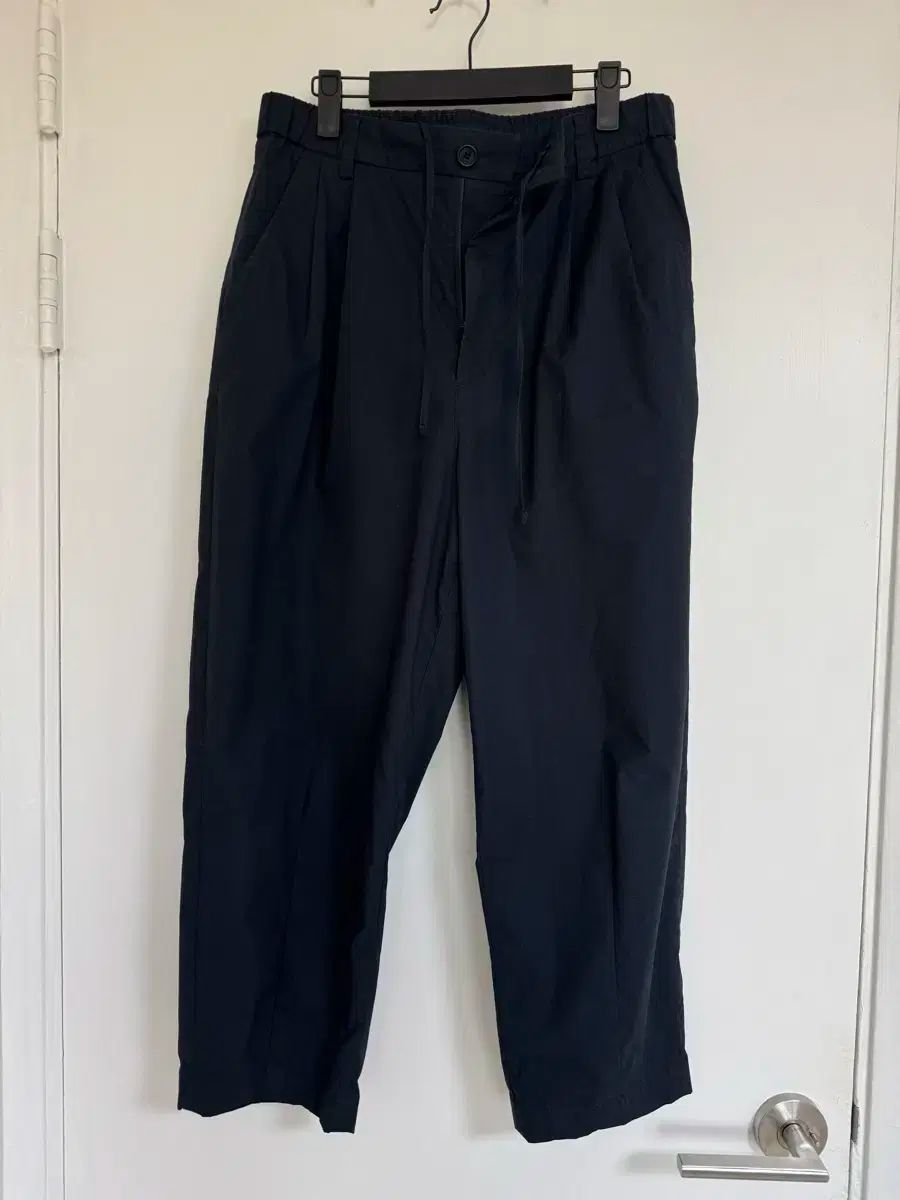 BEAKER ボリュームフィット チノパンツ ネイビー 001