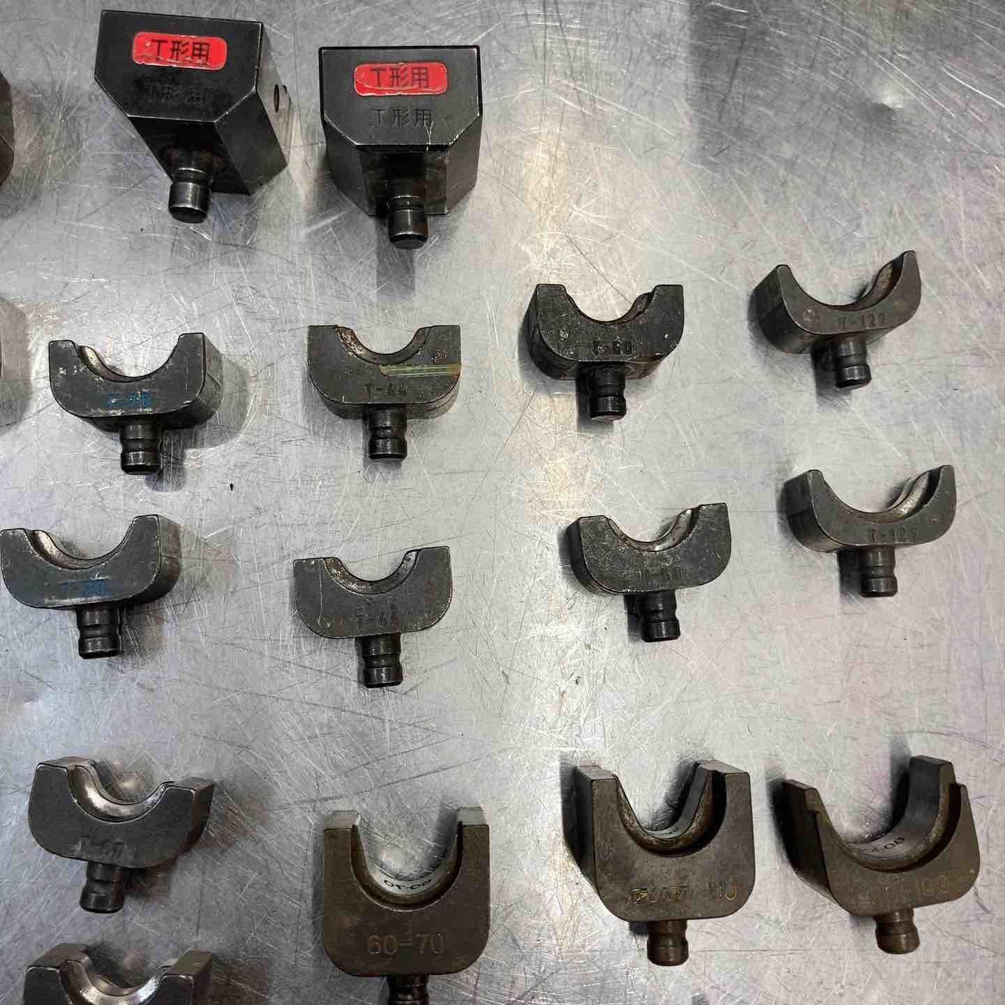  品 泉 IZUMI コードレス圧着機 REC 150 EM コマ多数付属 ハンドプレス機 バイス クランプ