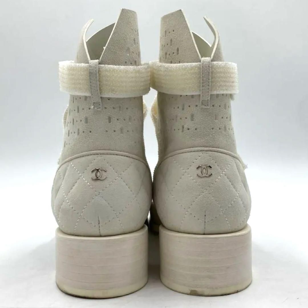 【美品】シャネル　スエード　ブーツ　カメリア　マトラッセ ココマーク CHANEL シャネル ブーツ ロング カメリア ココマーク付 黒 (ブラック