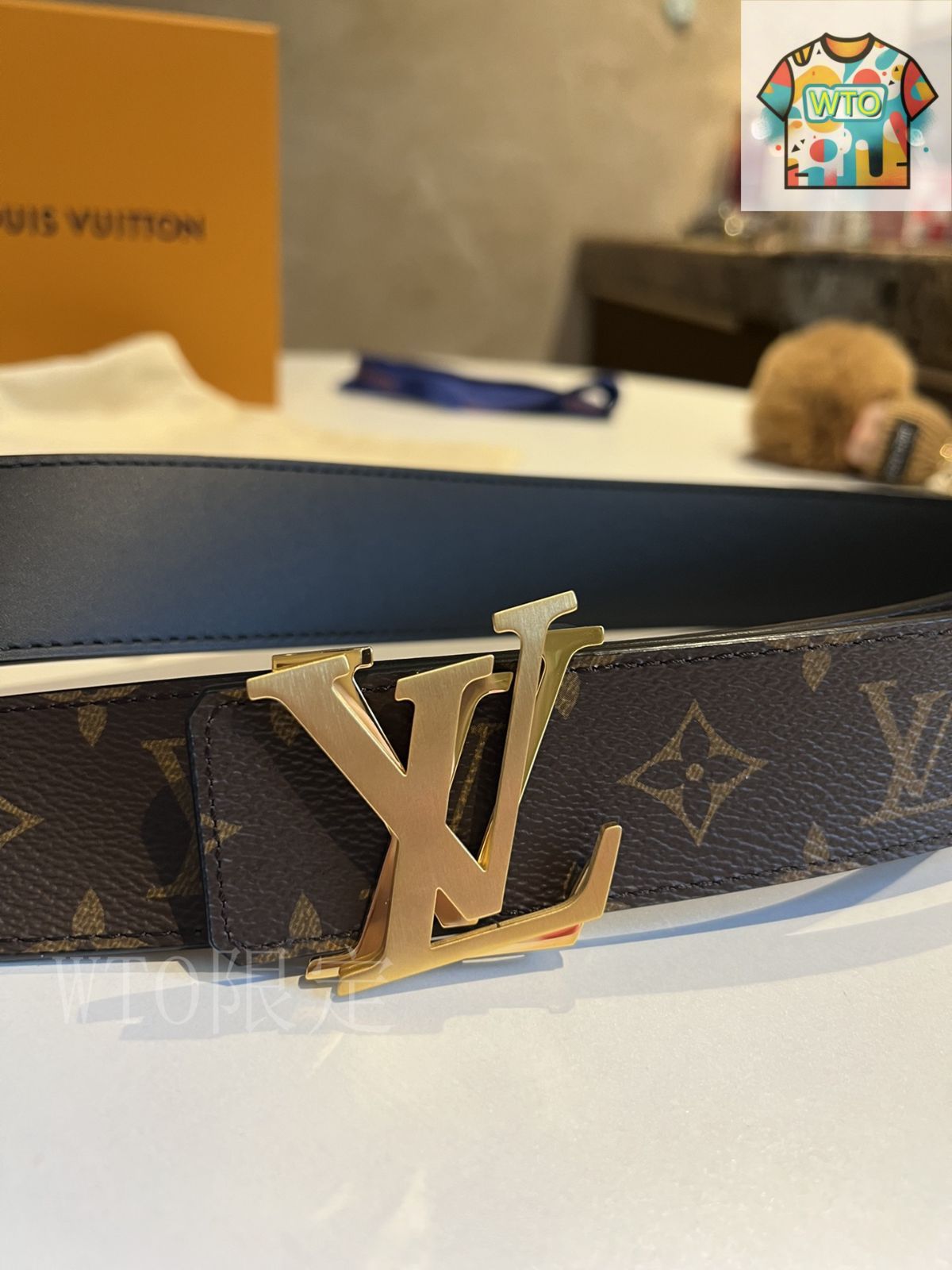 今日 LV Shake 40mm ダブルフェイス ベルト-1