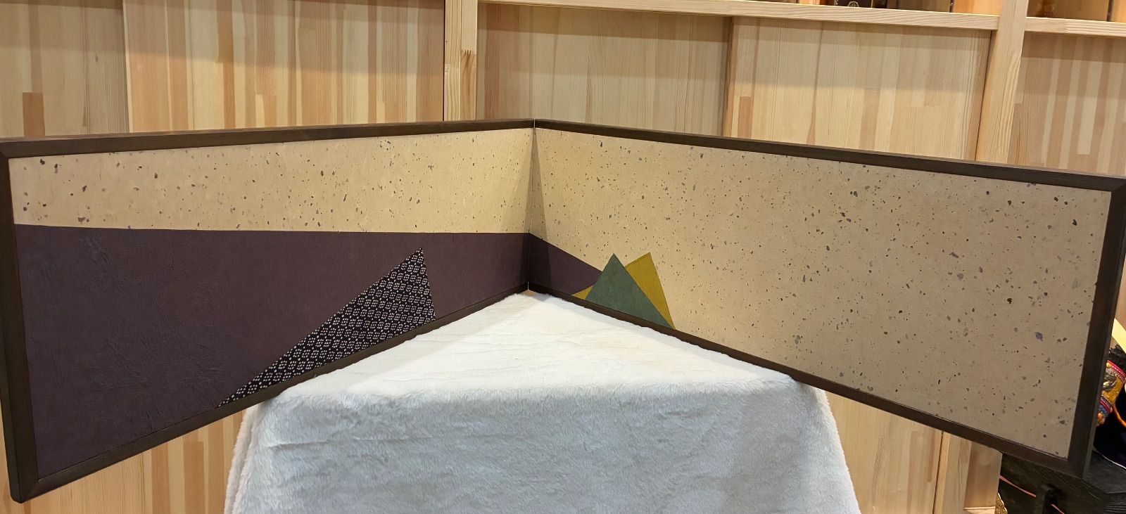 アンティーク調 屏風 抽象 山のデザイン 三角形 目隠し レトロ インテリア コンパクト 床の間飾り 和雑貨