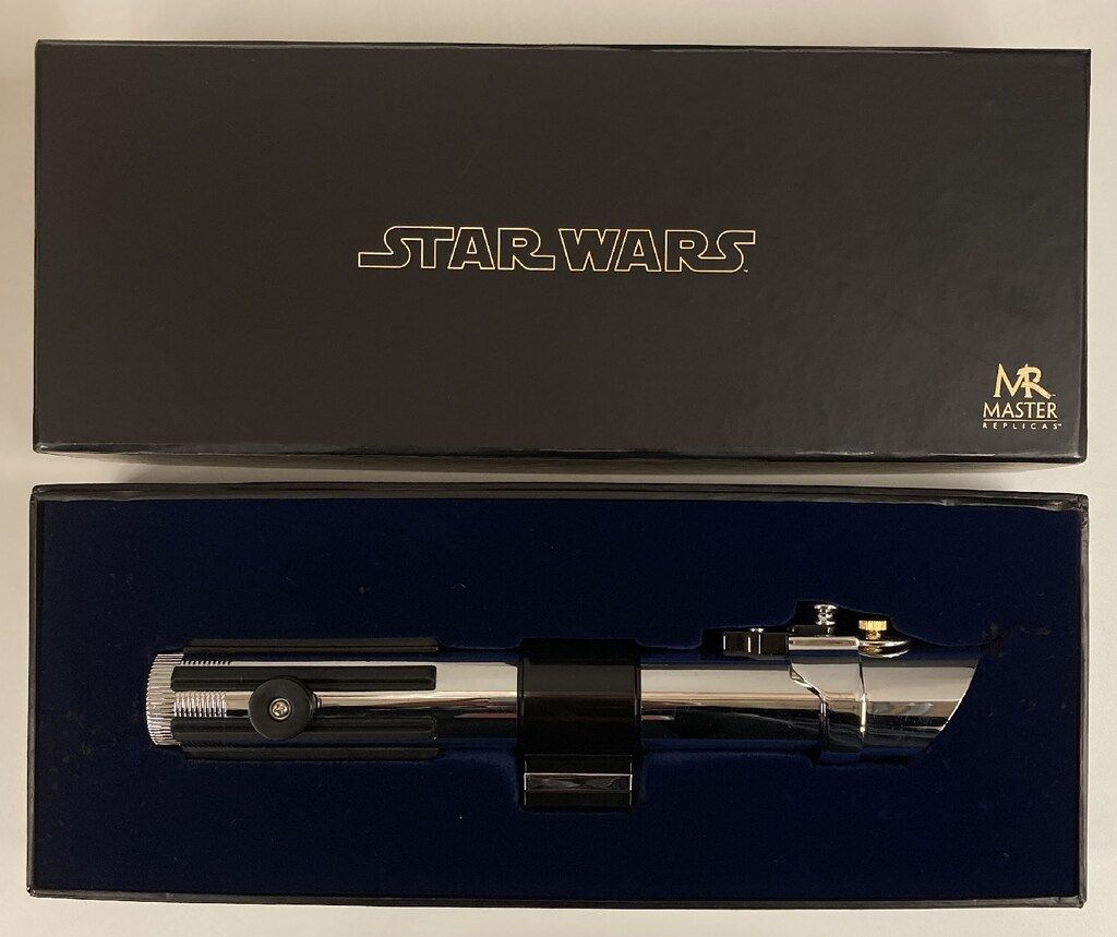 MASTER REPLICAS LIGHTSABER ANAKIN SKYWALKER EP2 LE 1 1スケール