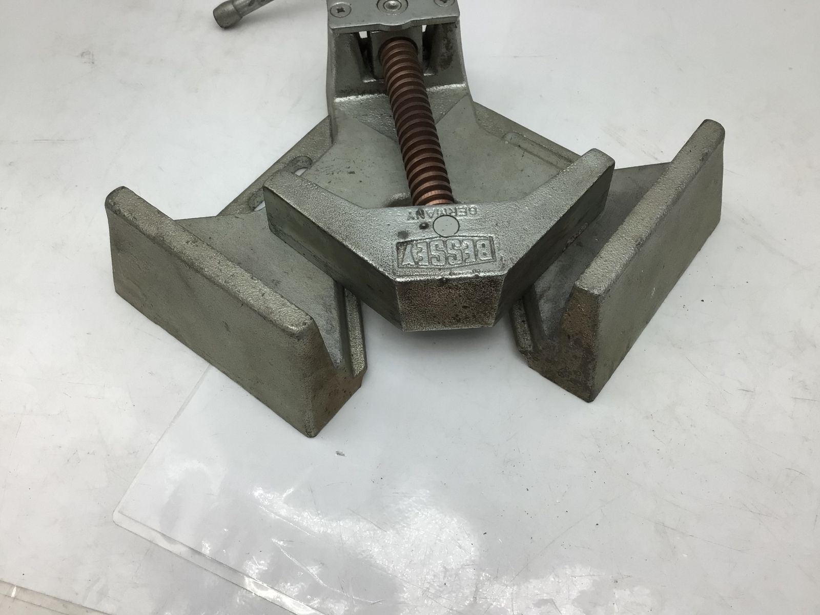 アングルクランプ