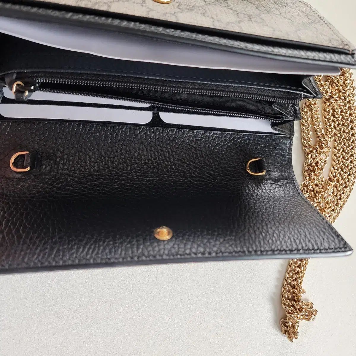 汎用性が高い グッチ マーモント チェーン ウォレット クロスバック 人気アイテムが再入荷！