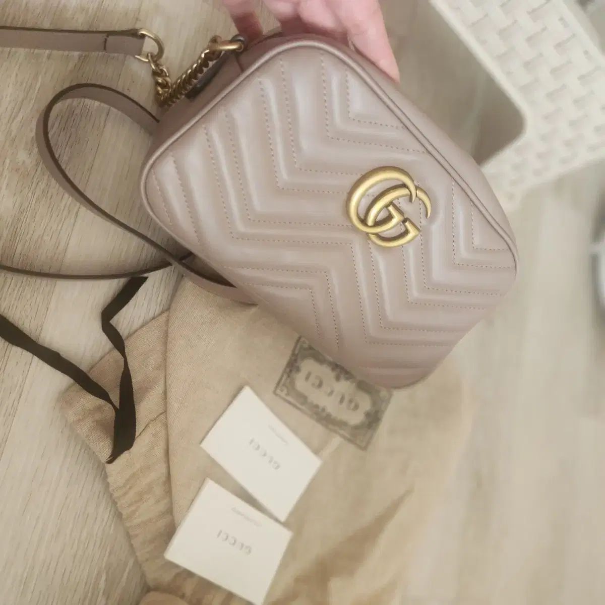 グッチ レディース GG マーモント マトラッセ スモール チェーン クロス ショルダーバッグ ダスティピンク