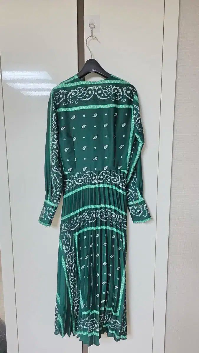 270 サンドロ グリーン ベイズリー プリーツ ロング ONE PIECE