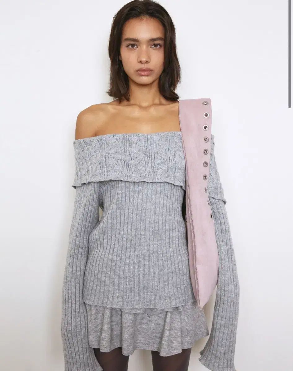 ポリ数엠 ニット オフショルダー グレー