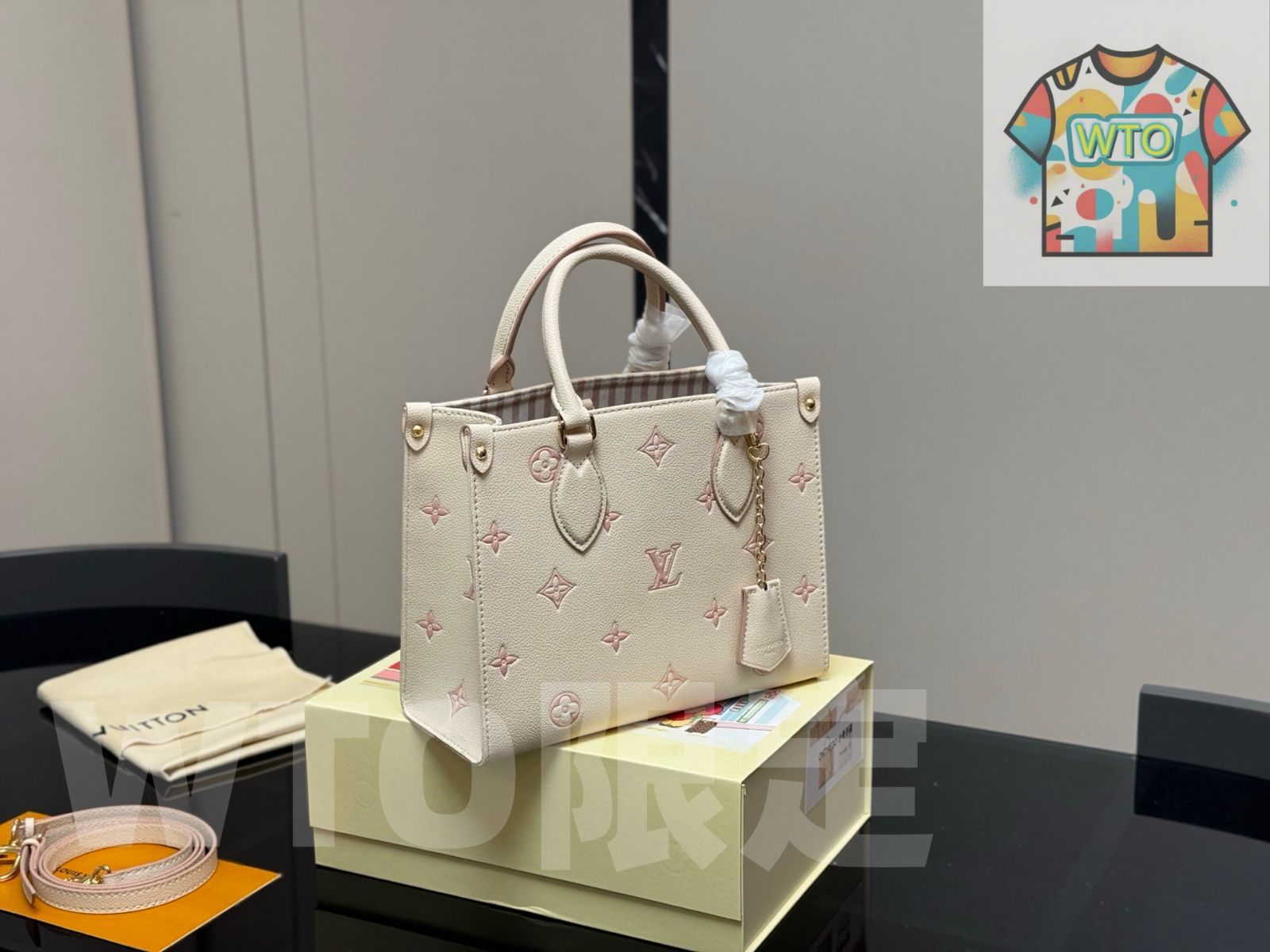 今日 Louis Vuitton ルイ ヴィトン オンザゴージャングルショッピングバッグ 隠しストラップデザイン付き