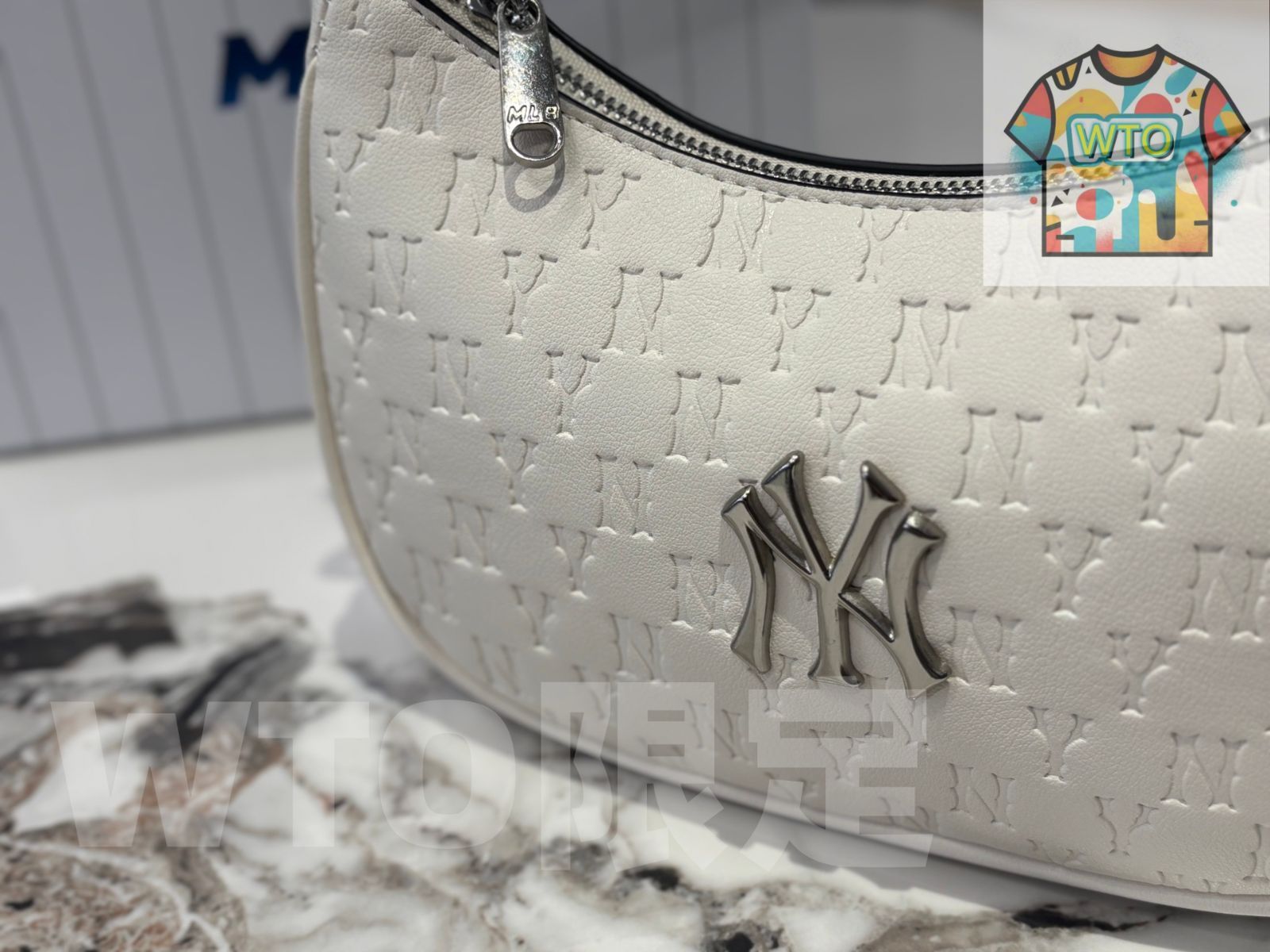 アンダーアームバッグ