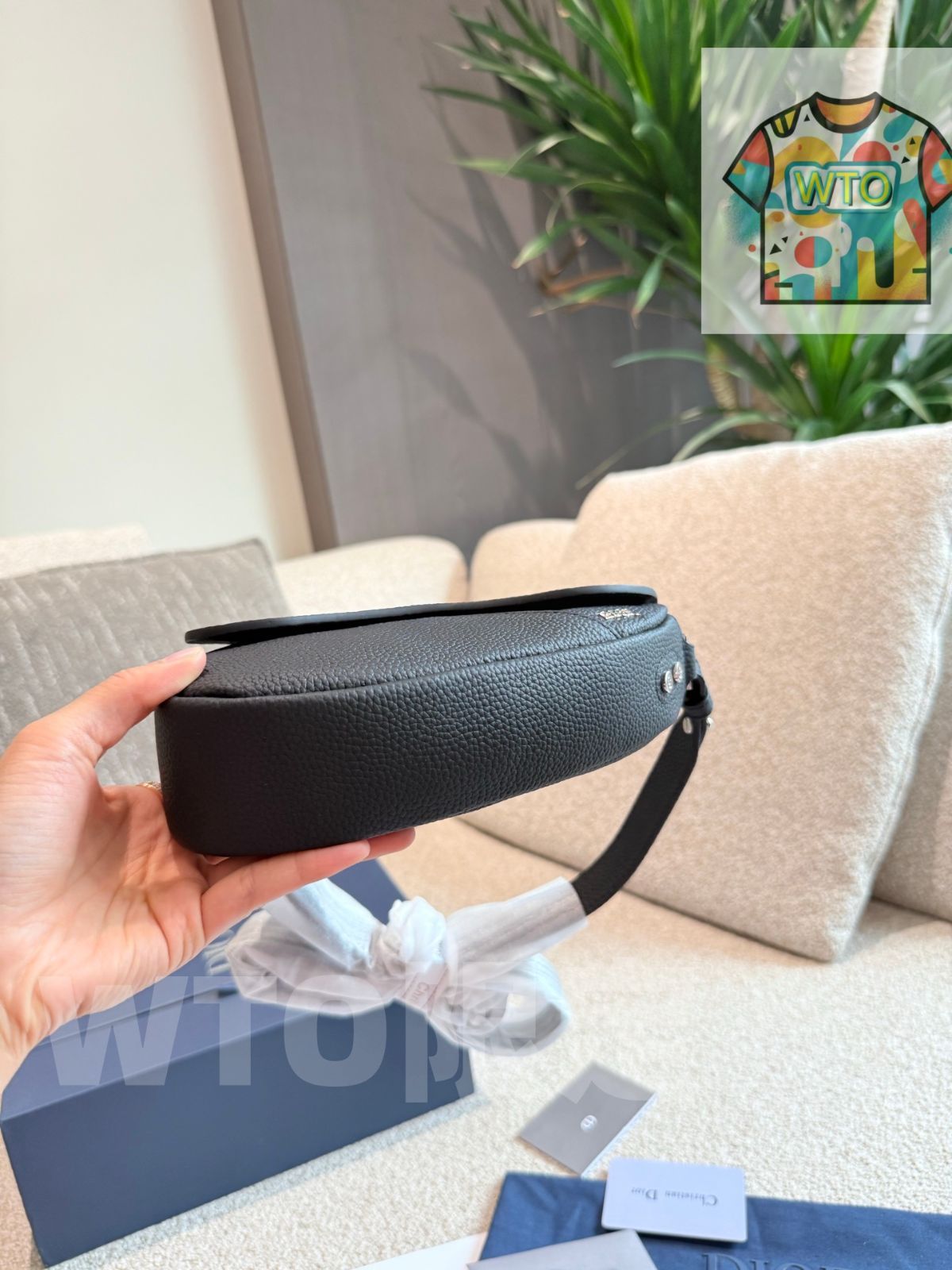  今日 Dior ディオール サドルバッグ 全皮製でクラシックデザインを現代的に再解釈 ハンドバッグ バッグ