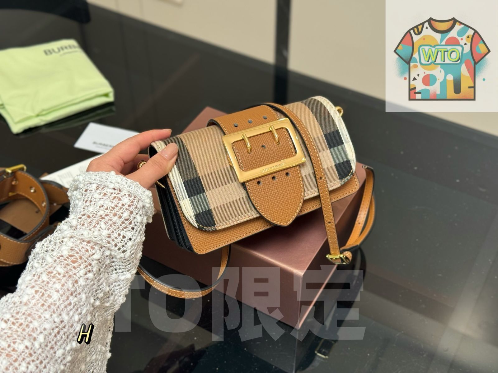 今日 Burberry バーバリー ダブルショルダーストラップバッグ 馬勒牛皮と原場帆布で精致に作られた