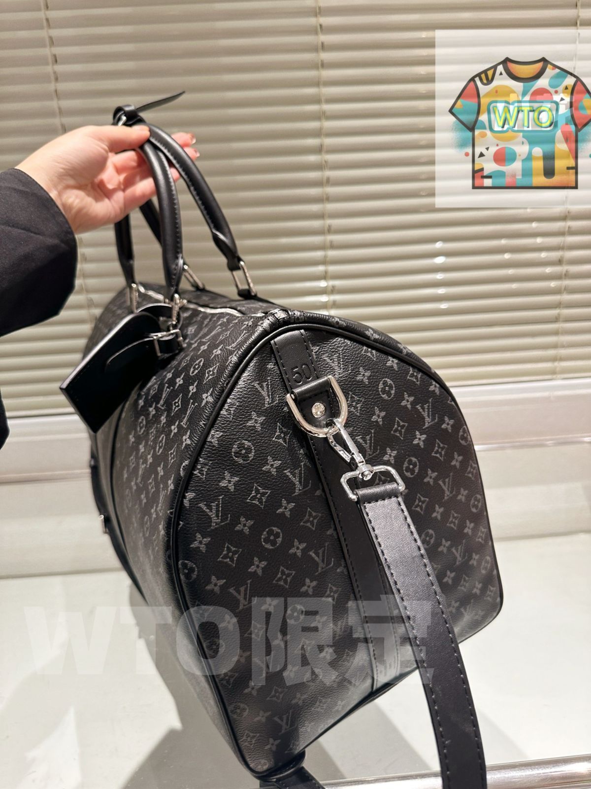 のトラベルバッグ 大容量で耐久性に優れる