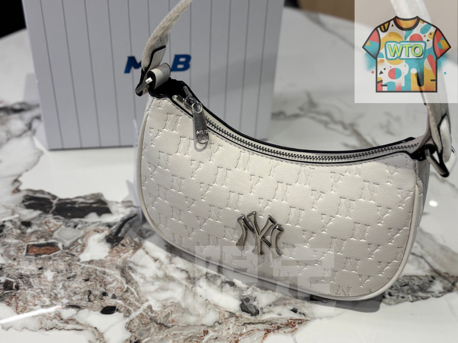 アンダーアームバッグ