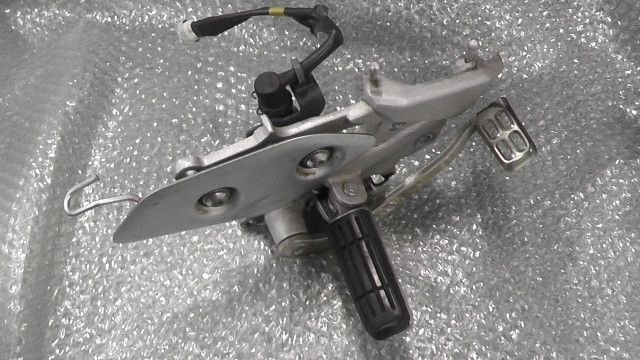 FZ 25 の ステップ 右 ブレーキペダル