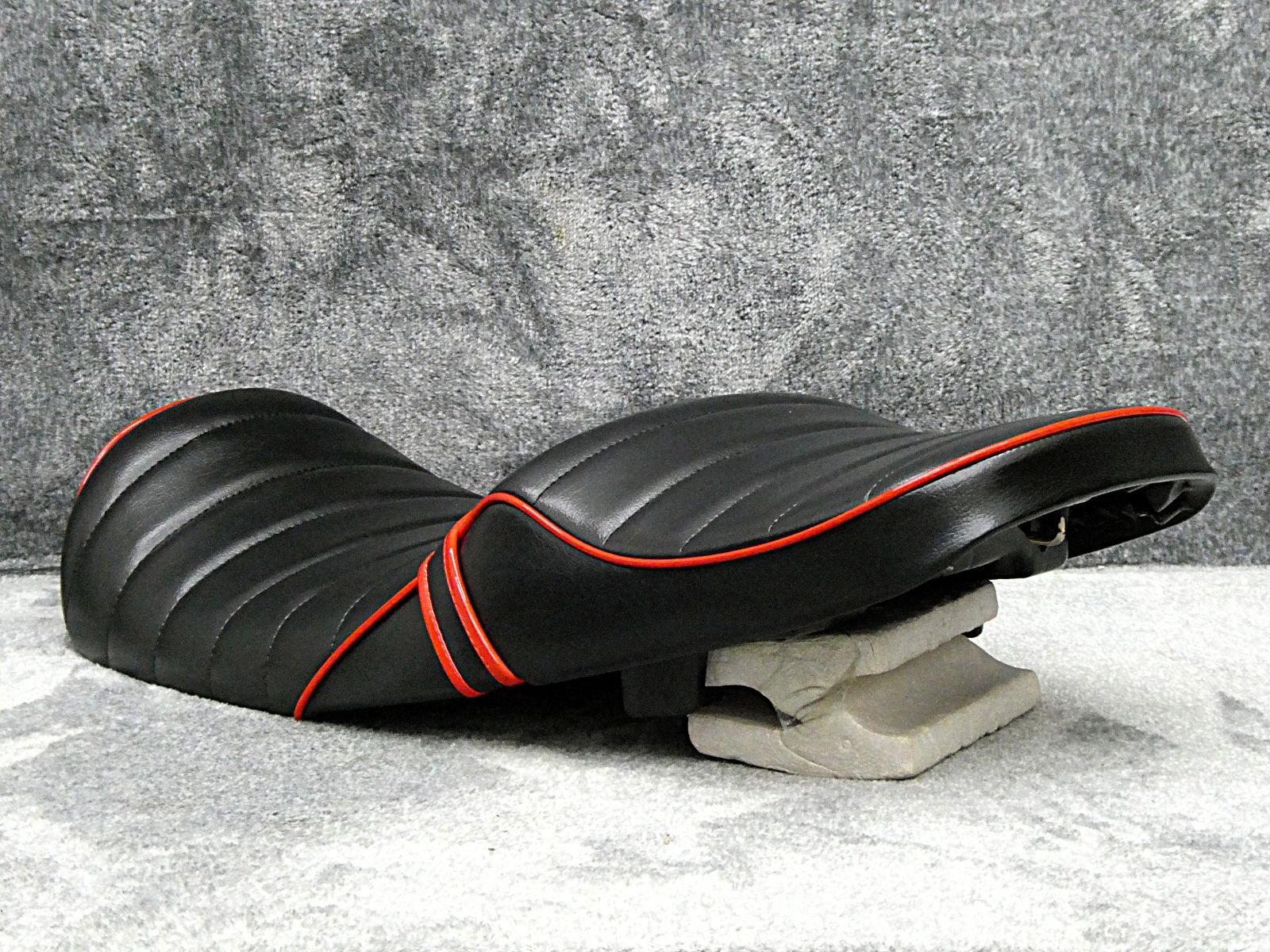 NC39 NC42 CB400SF 黒赤皮 タックロールシート/ブラック 前期 後期