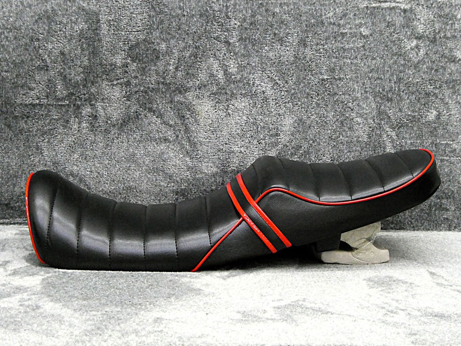 NC39 NC42 CB400SF 黒赤皮 タックロールシート/ブラック 前期 後期