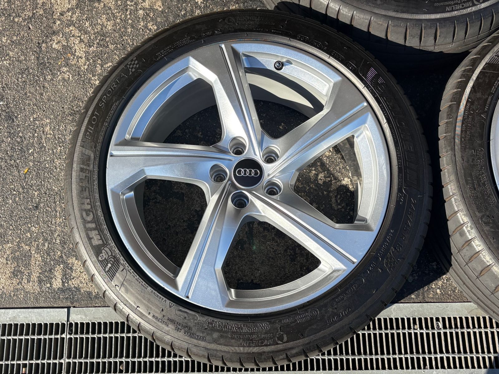 アウディA 6 タイヤホイールセット