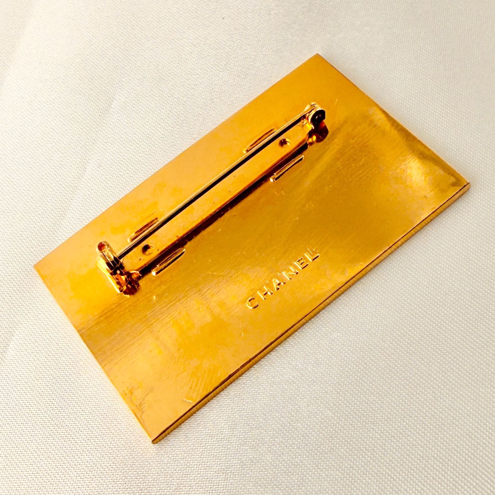 シャネル ブローチ ロゴプレート スクエア ヴィンテージ GP ゴールド