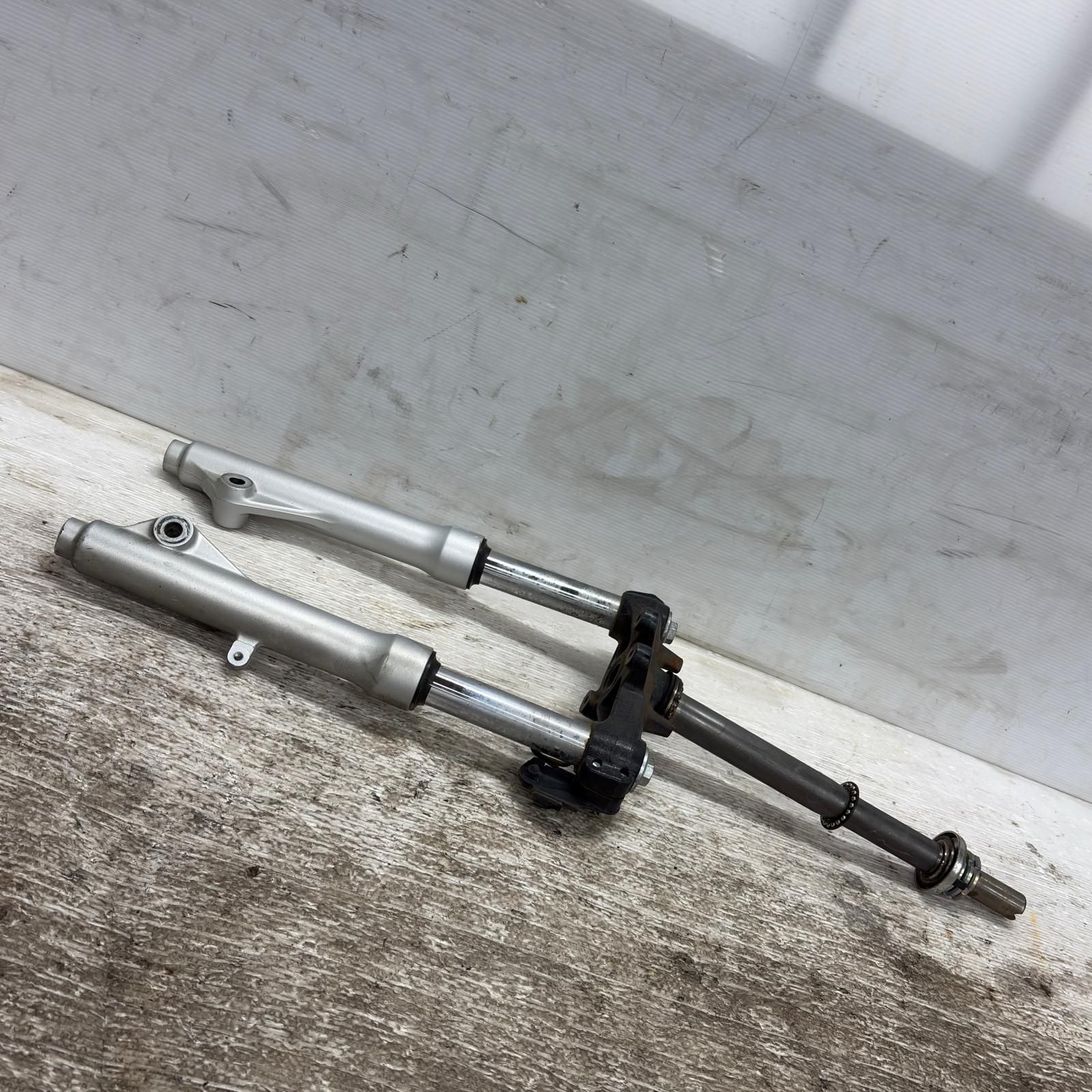 ク*ス様 シャリー純正 フロントフォーク キャンディーレッド ダックス