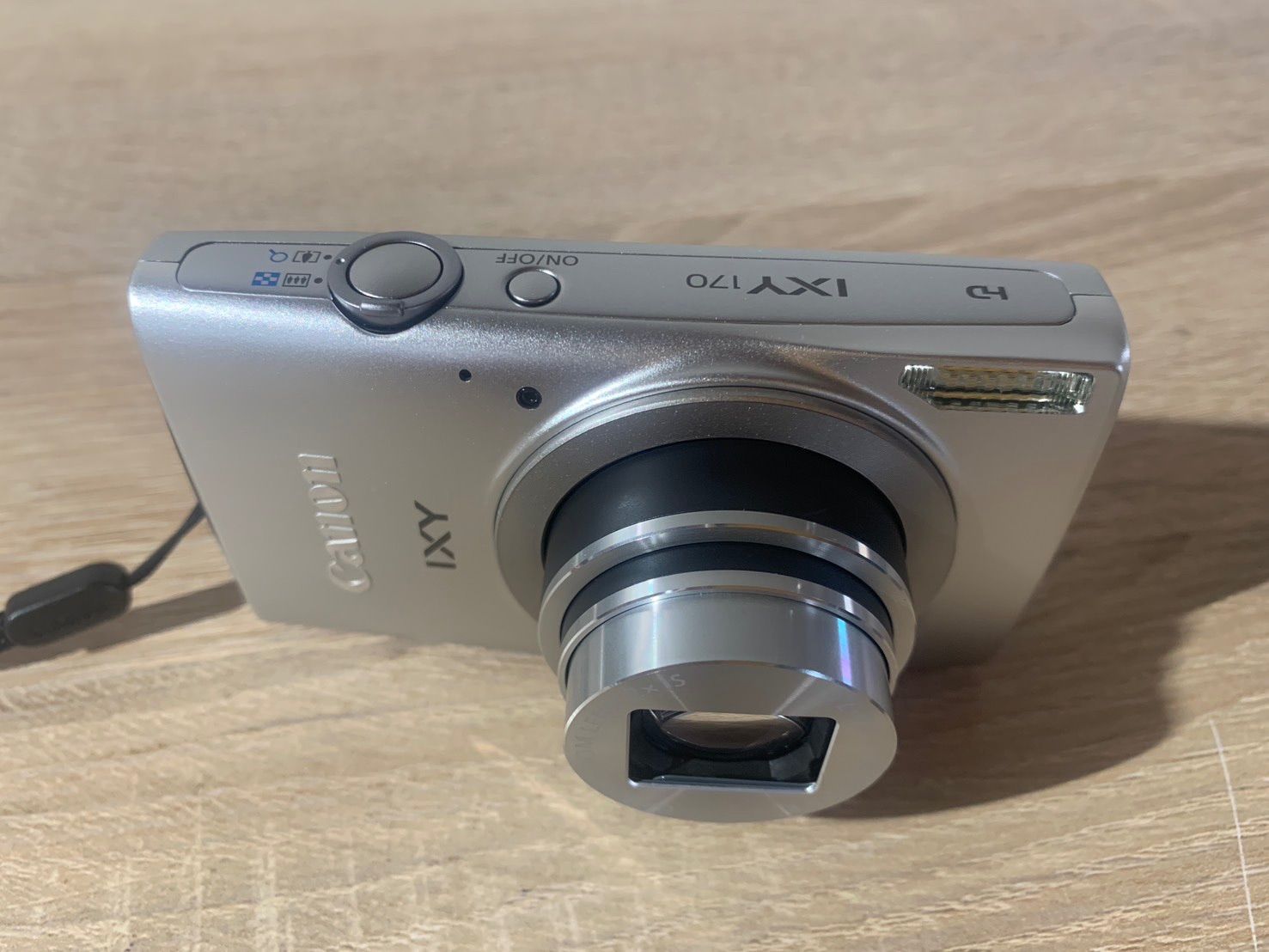 美品　Canon　キャノン　IXY 170　コンパクトデジタルカメラ　シルバー Amazon | Canon デジタルカメラ IXY 170 シルバー 光学12倍ズーム