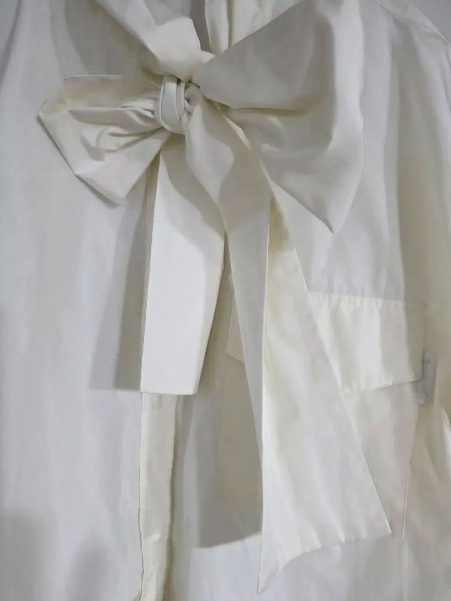 モンクレール リボン ブラウス アイボリー