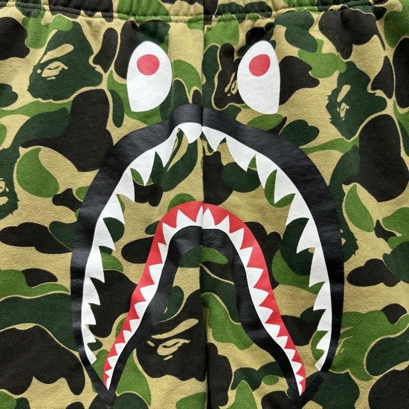 アベイシングエイプ Shark Sweat Shorts カモ 総柄 シャーク