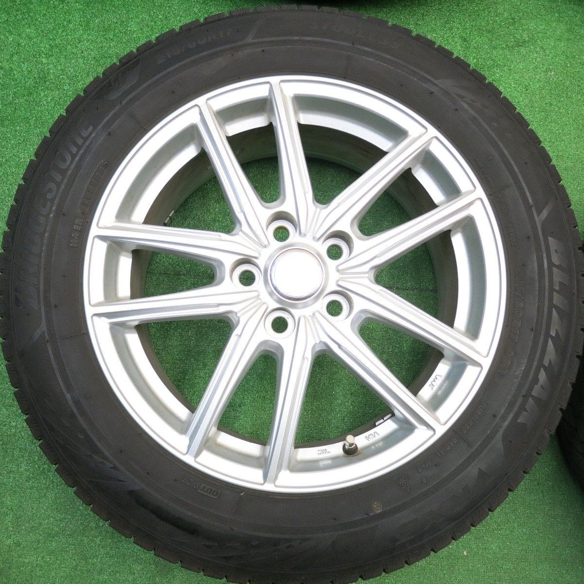  バリ溝 22年 キレイ 9分 スタッドレス 215 60 R 17 ブリヂストン ブリザック VRX 3 ECO FORME エコフォルム 17インチ PCD 114 5 H ス 17インチ タイヤ ホイールセット