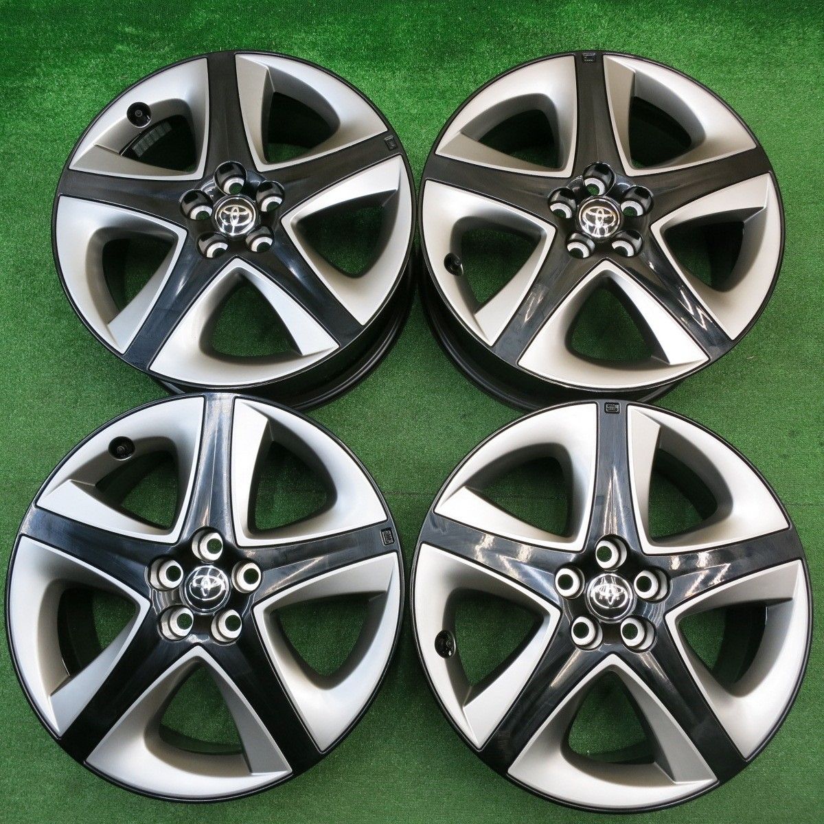 【新車外し】プリウス　50系　後期　17×7J 純正アルミホイール 新車外し】プリウス 50系 後期 17×7J 純正アルミホイール 新車外し