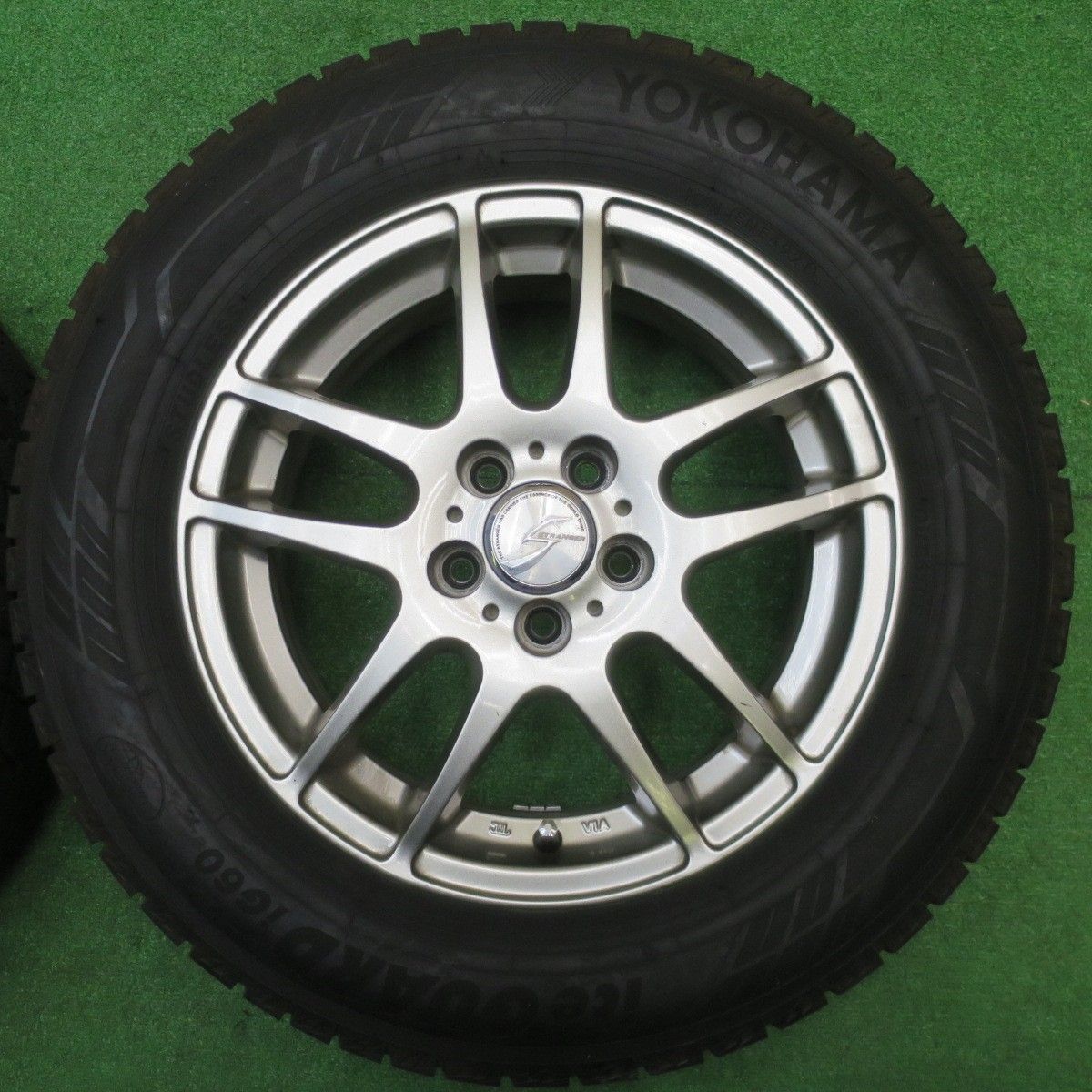 バリ溝 21年 9分 プリウス 等 195 65 R 15 スタッドレス ヨコハマ アイスガード iG 60 ストレンジャー 15インチ PCD 100 5 H ス