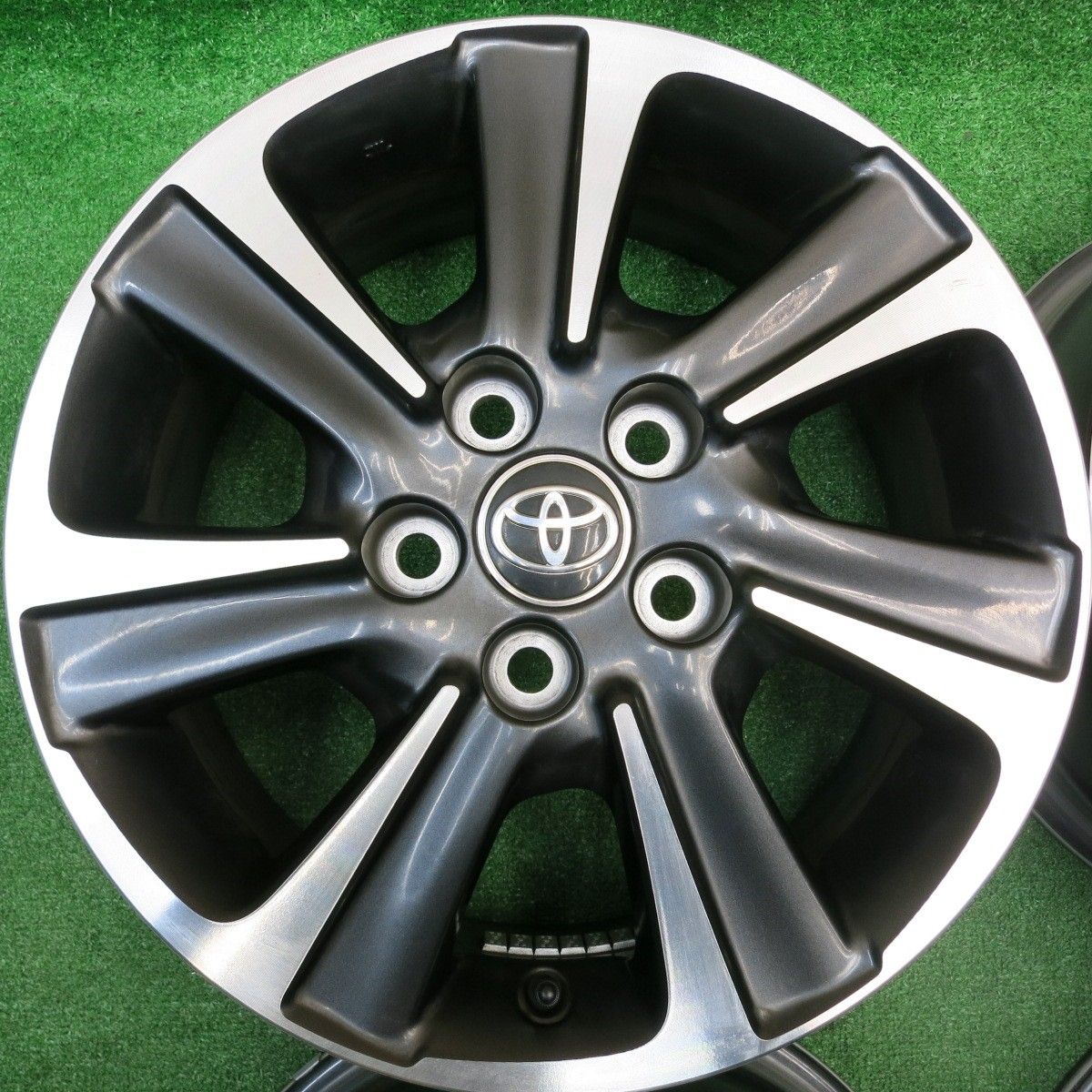送料無料] キレイ☆トヨタ 80系 ノア ヴォクシー 純正 ホイール 16