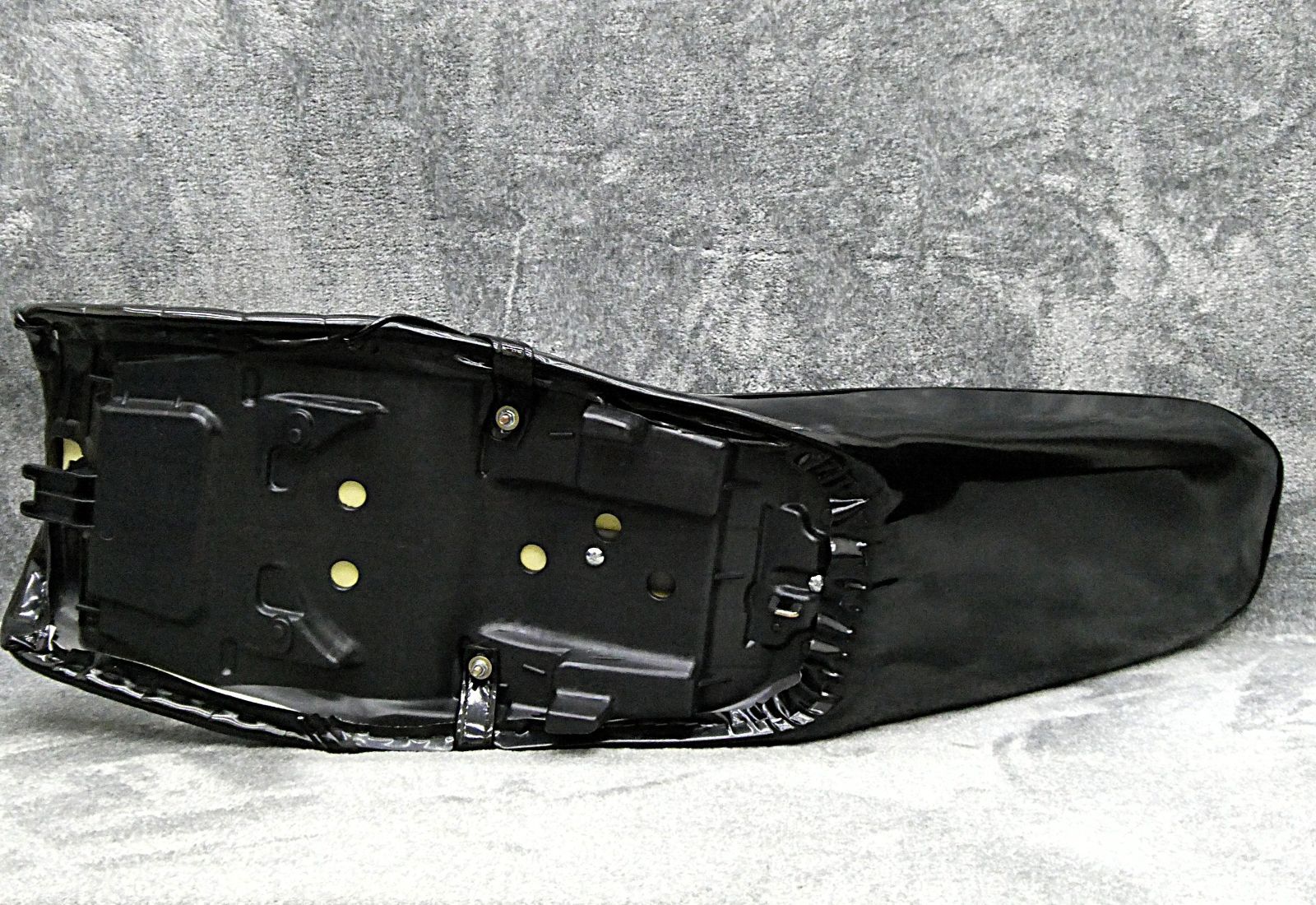 NC39 NC42 CB400SF 黒エナ 三段シート/ブラック 前期 後期 最終型3段