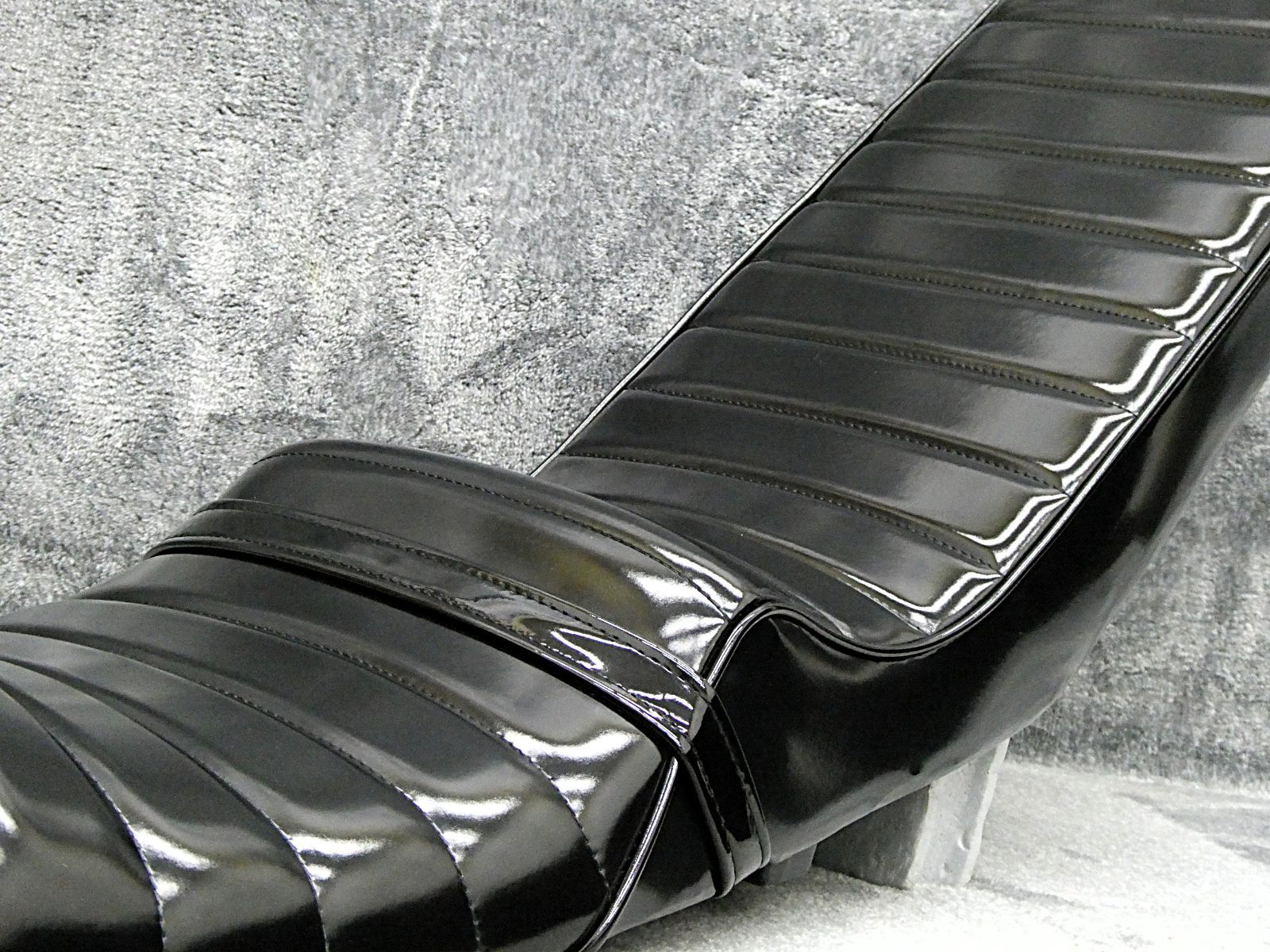 NC39 NC42 CB400SF 黒エナ 三段シート/ブラック 前期 後期 最終型3段