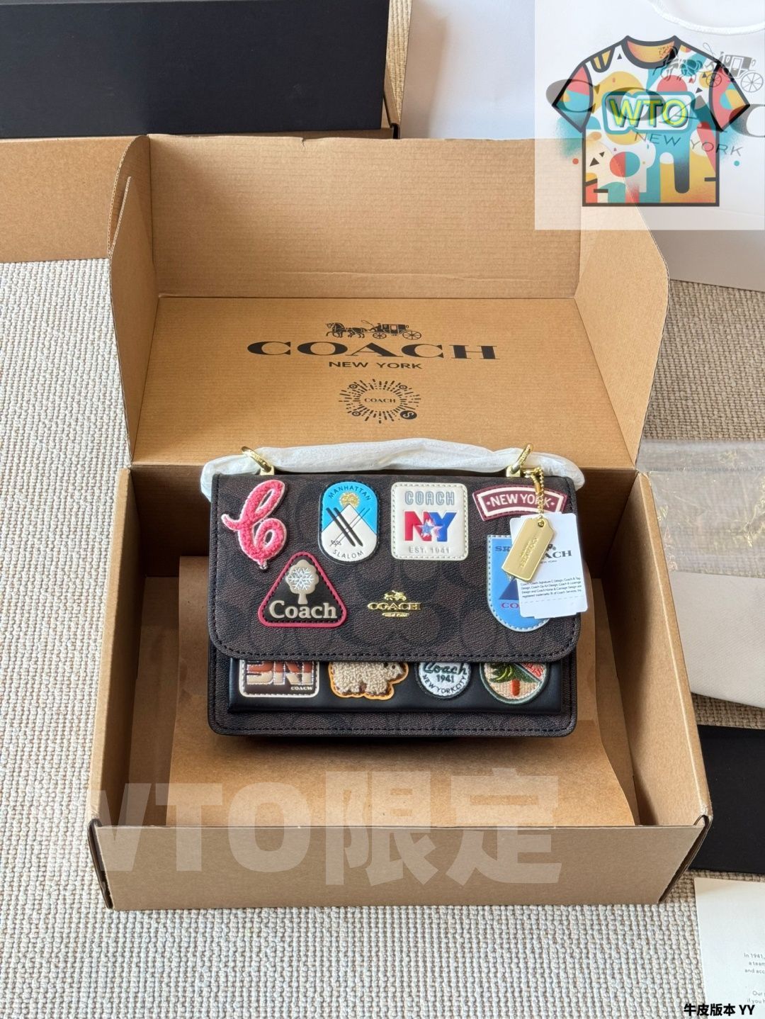 今日 Coach コーチ ク フリップバッジスクエアバッグ 二通りの持ち方が