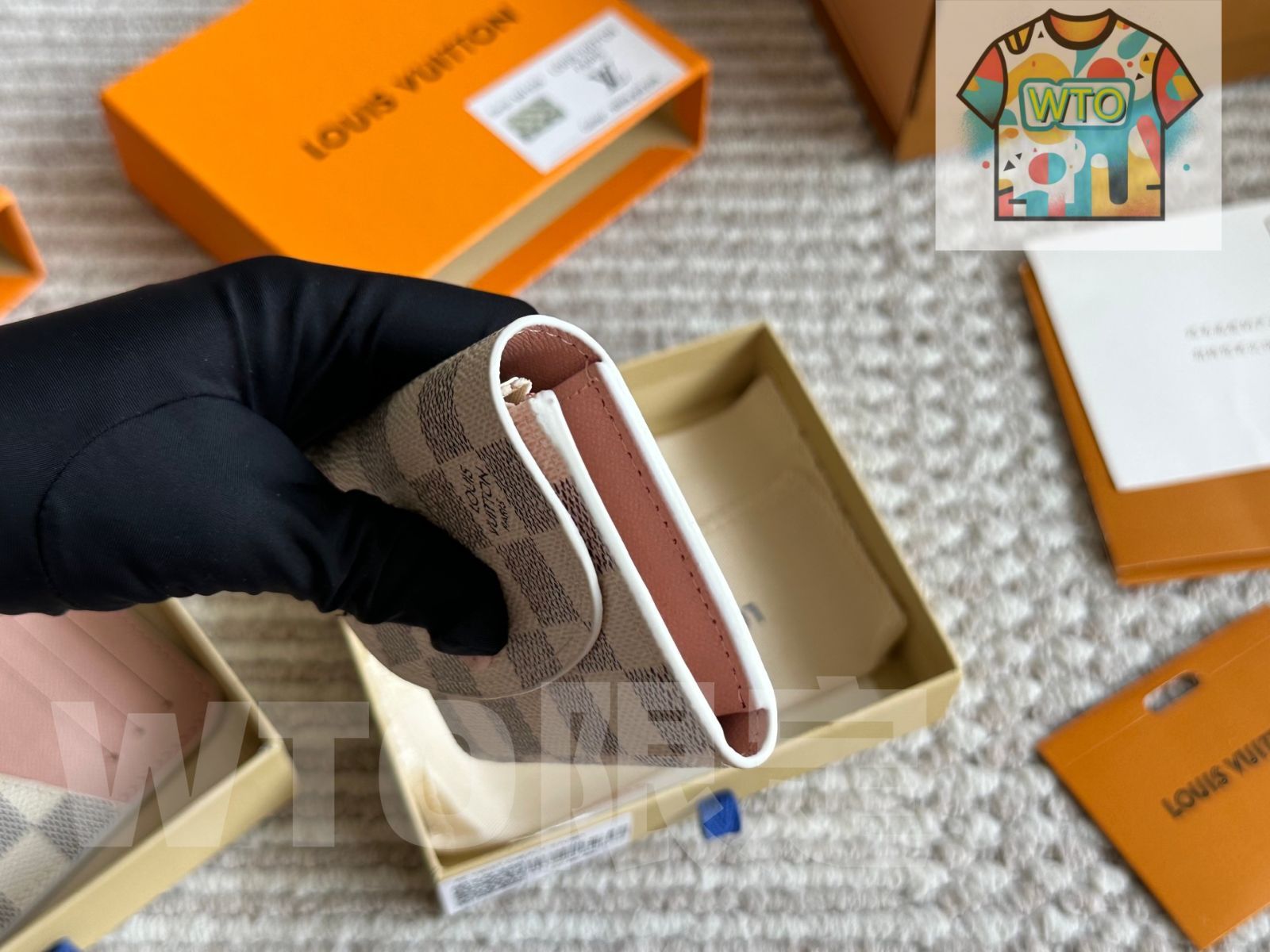 今日 LV ルイ ヴィトン コインケース 白いチェック柄 ボックス付き