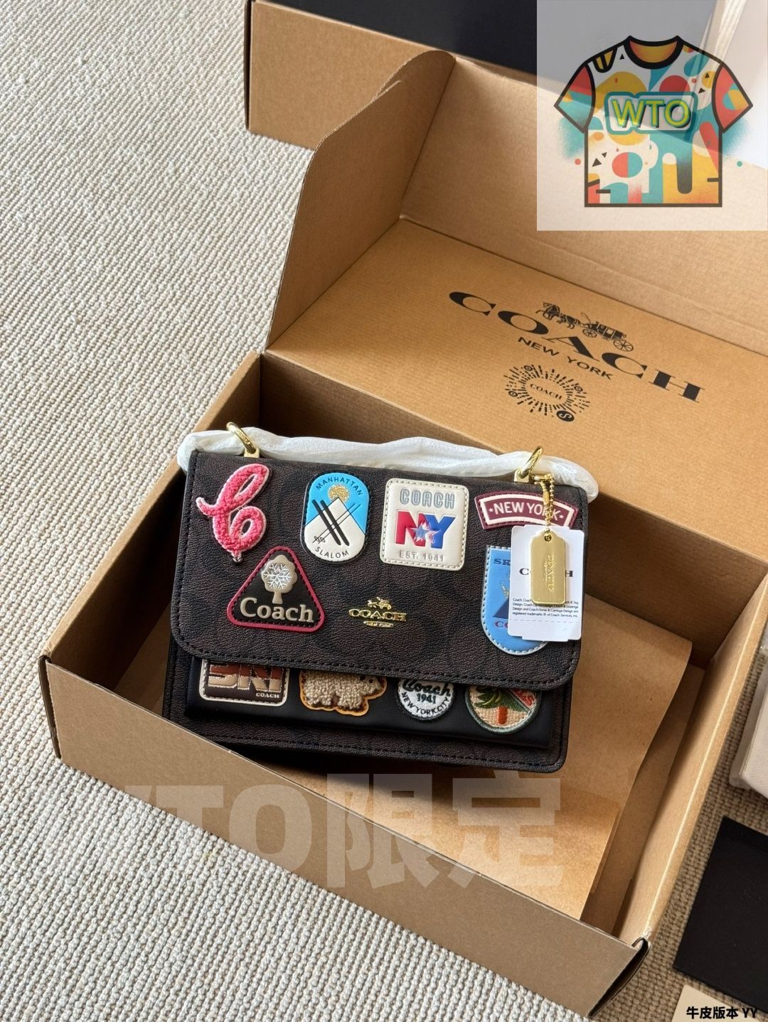 今日 Coach コーチ ク フリップバッジスクエアバッグ 二通りの持ち方が