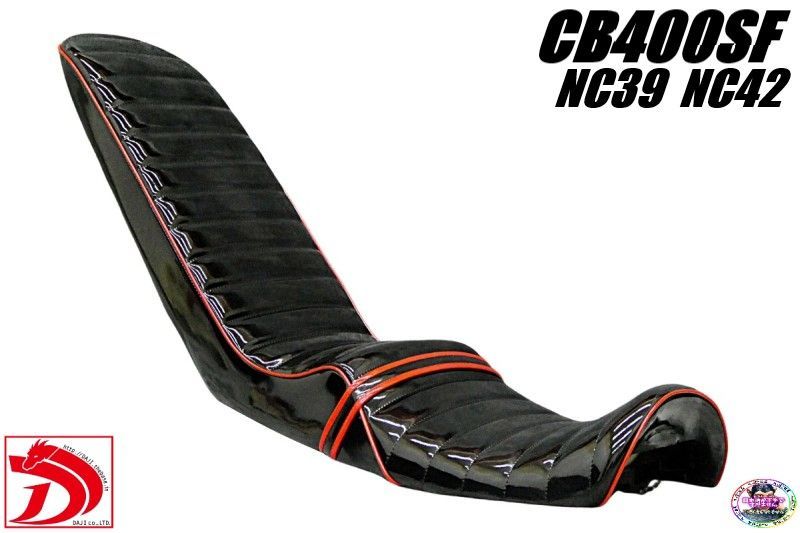 ＮＣ３９　ＮＣ４２　黒赤エナ　三段シート　５０ｃｍ/ CB400SF NC39 NC42 CB400SF 黒赤エナ 三段シート/ブラック 前期 後期 最終型3段