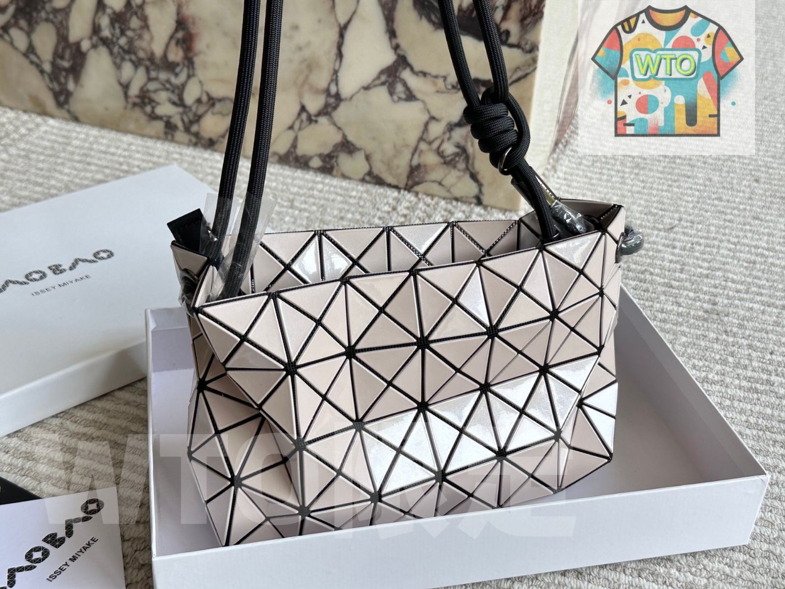 今日 Issey Miyake イッセイミヤケ 生豆腐バッグ ダイヤモンドバッグ風のデザイン